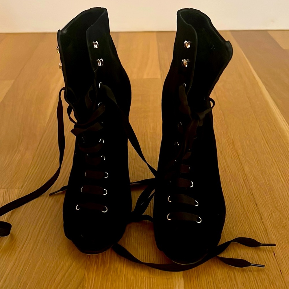 Gianvito Rossi - Lace Up Ankle Booties - Black - Size 37.5 (7.5)